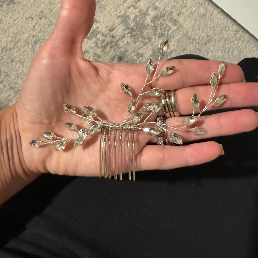 Elegant Silver Hair Comb Accessory
